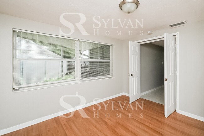 Building Photo - The living is easy in this 3 bedroom, 1 bathroom home