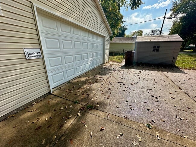 Building Photo - 3 bed, 1.5 bath home for rent in Waterloo