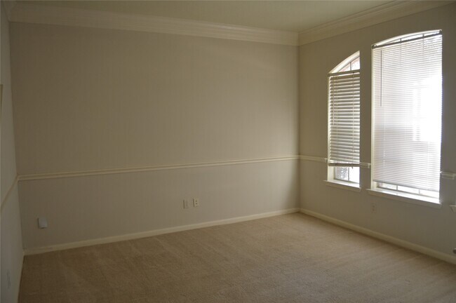 Building Photo - 2423 Waterwood Dr