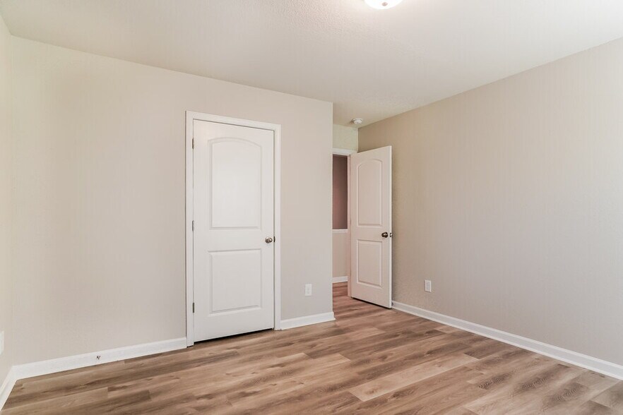 Building Photo - 301 Rustling Way