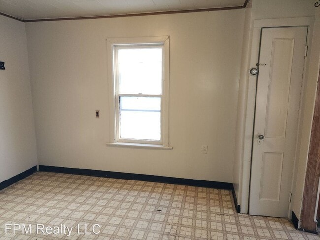 Building Photo - 4 br, 1 bath House - 73 Villa Street 1