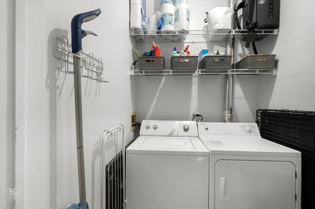 Building Photo - 1414 W Byron St