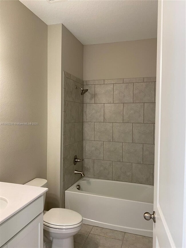 Building Photo - 308 Lake Smart Cir