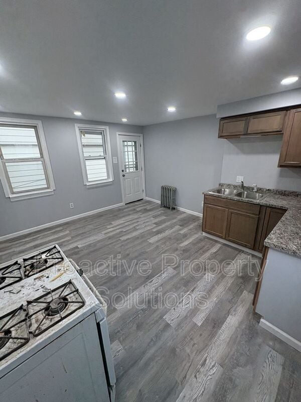 Building Photo - 461 Madison St