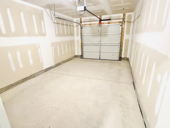 Building Photo - 244 Bones Rd