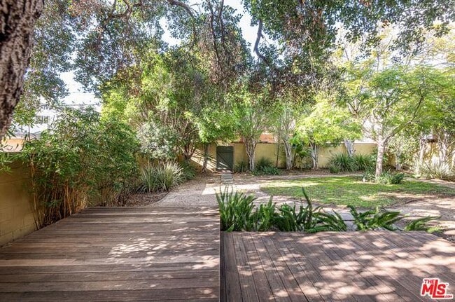 Building Photo - 2337 Hill St