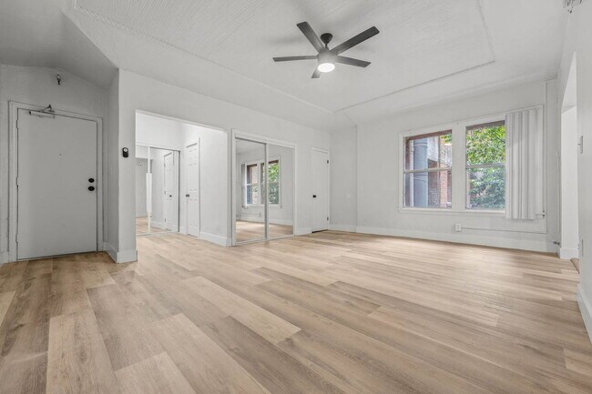 Building Photo - 751 Normandie Ave