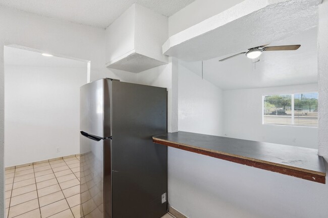 Building Photo - Beautifully Remodeled Home in a Central Tucson Location!