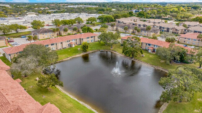 Building Photo - 906 Twin Lakes Dr