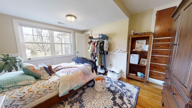 Building Photo - Gorgeous and updated home in Heart of Auburn