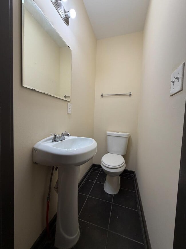 Building Photo - 1911 N Gratz St