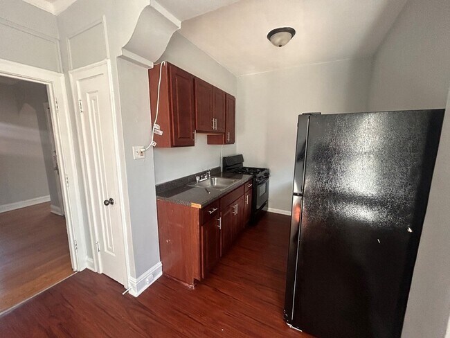 Building Photo - 5246 S Drexel Ave