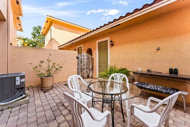 Building Photo - 179 Edenberry Ave