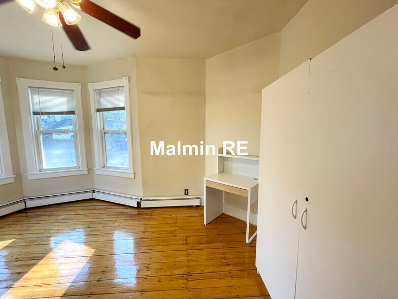 Building Photo - 19 Sachem St