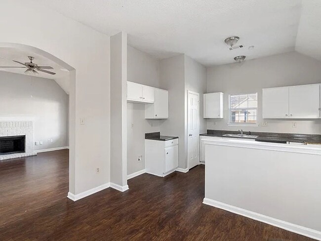 Building Photo - Freshly Updated 3-Bedroom Home – Pets Welcome!