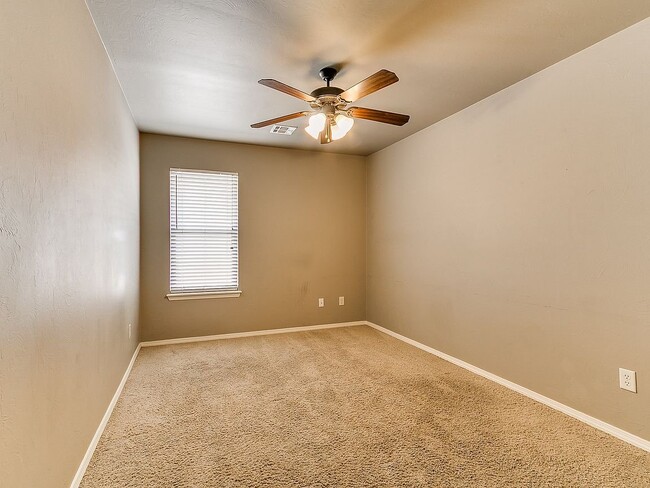 Building Photo - 19124 Cottonwood Ct