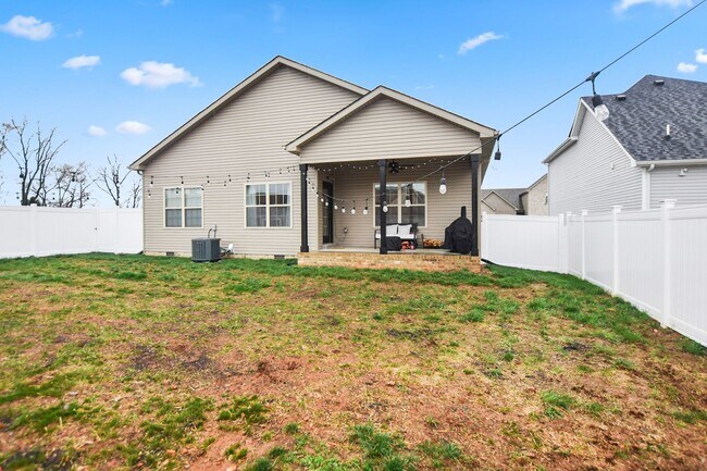 Building Photo - Pet Friendly Three Bedroom!