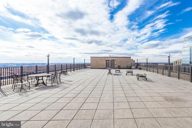 Building Photo - 3701 S George Mason Dr