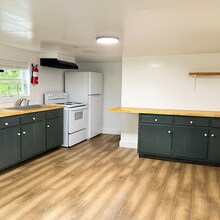 Building Photo - Newly Renovated 3 Bedroom 1.5 Bathroom Hom...
