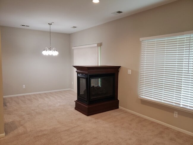 Building Photo - 14261 Shadywood Dr