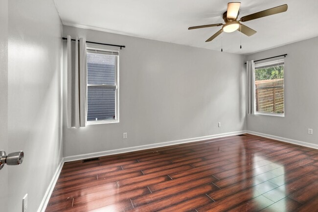 Building Photo - 2432 Adlai St