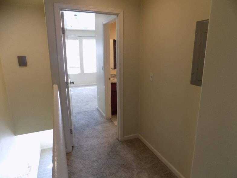 Building Photo - 5114 Wall Ave