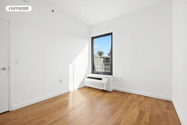 Building Photo - 123 Hope St