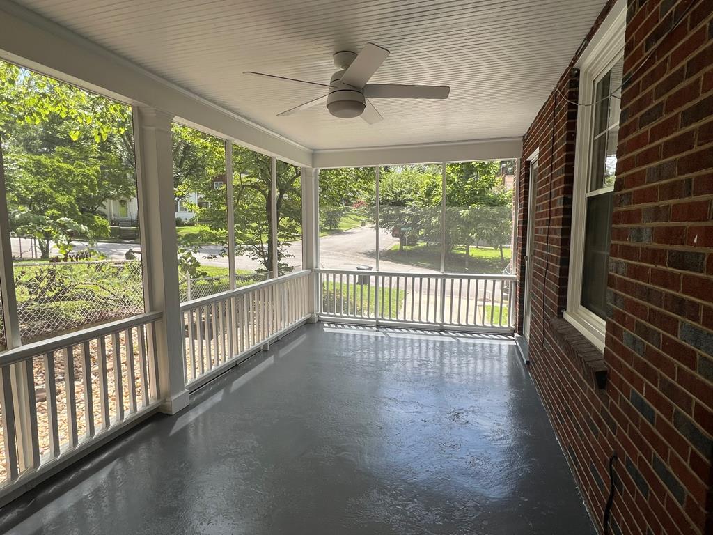 Screened porch - 108 Manchester Ave