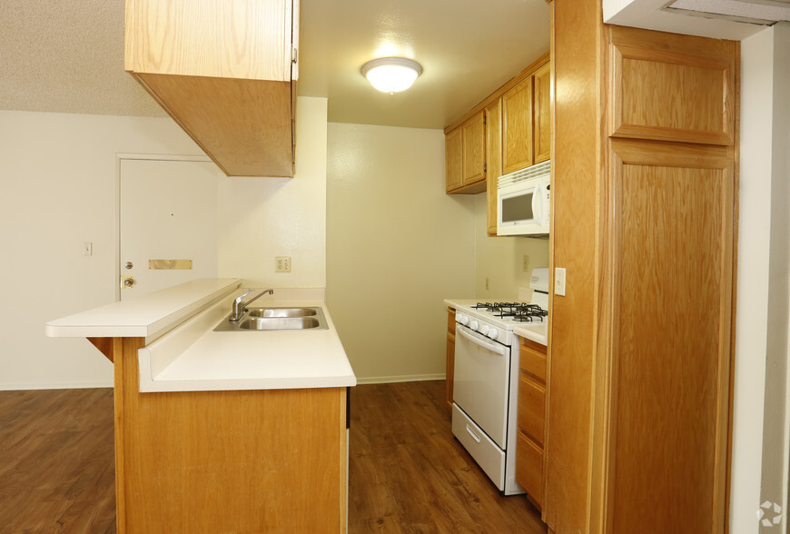 Kitchen - Windward Sea Apartments