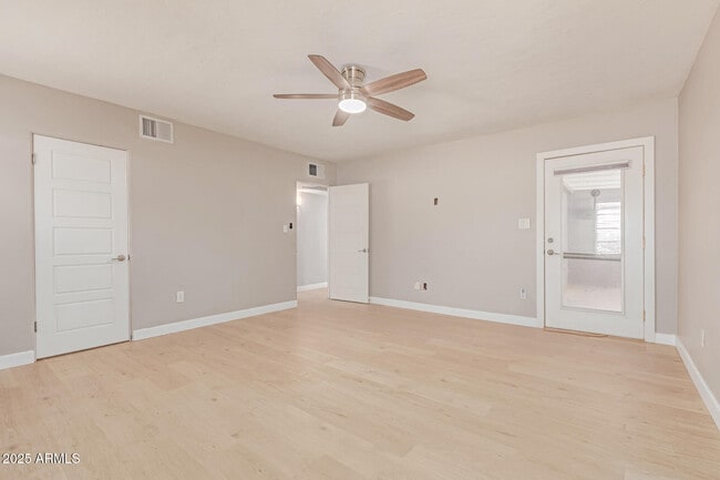 Building Photo - 1049 E Colter St