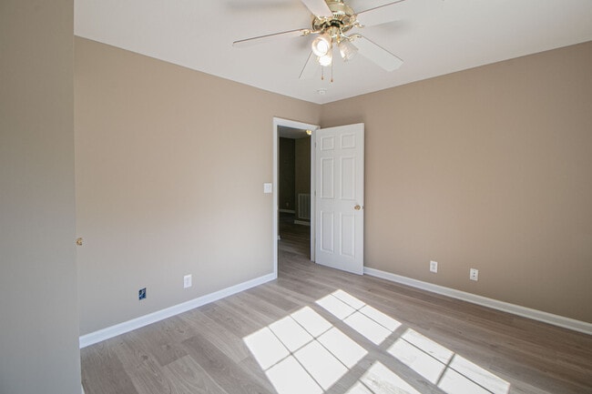 Building Photo - 2945 Core Dr