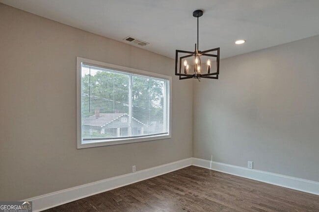 Building Photo - 985 Fair St SW