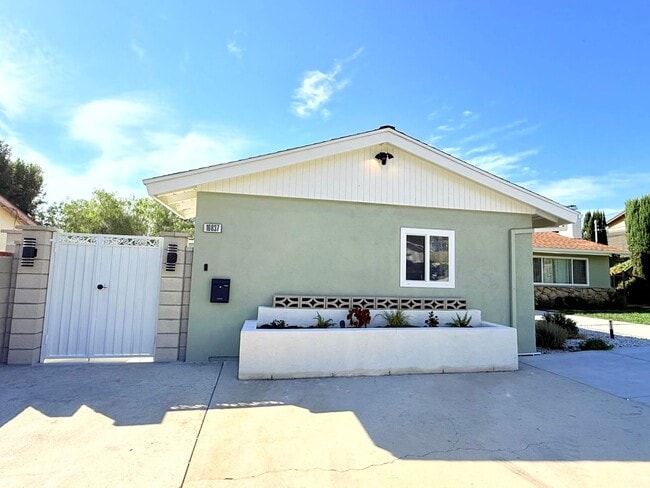 Building Photo - 10837 Fellows Ave