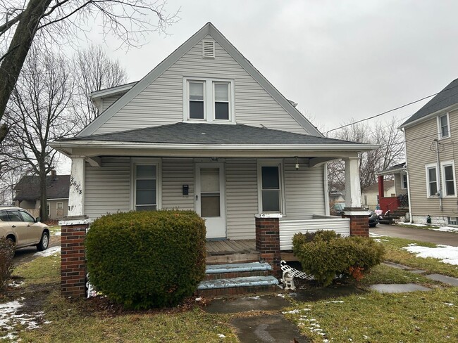 Building Photo - Lorain 2 Bedroom Single Family Home
