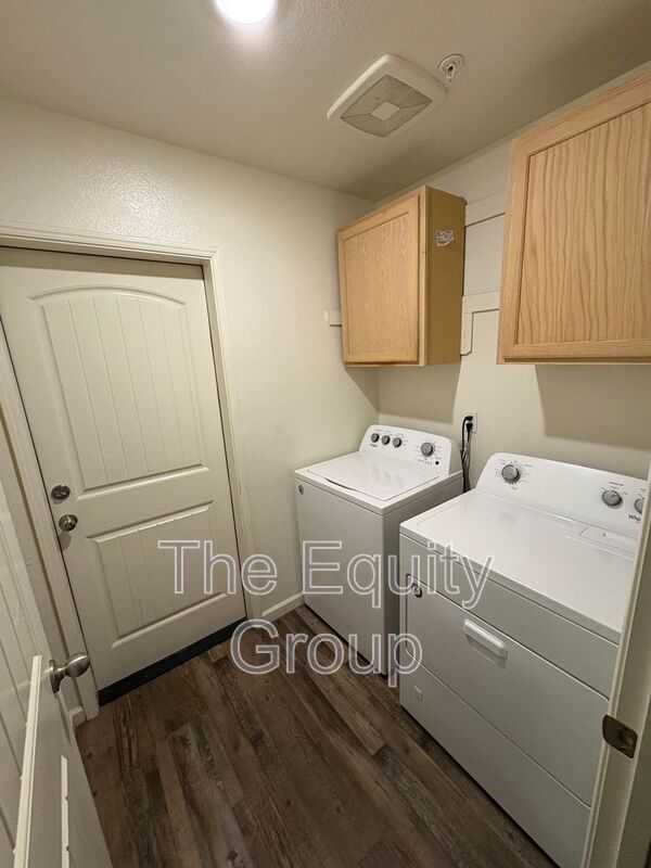 Building Photo - 717 W Perez Ave