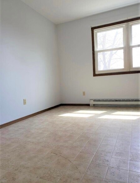 Building Photo - 202 Meadowpark Dr