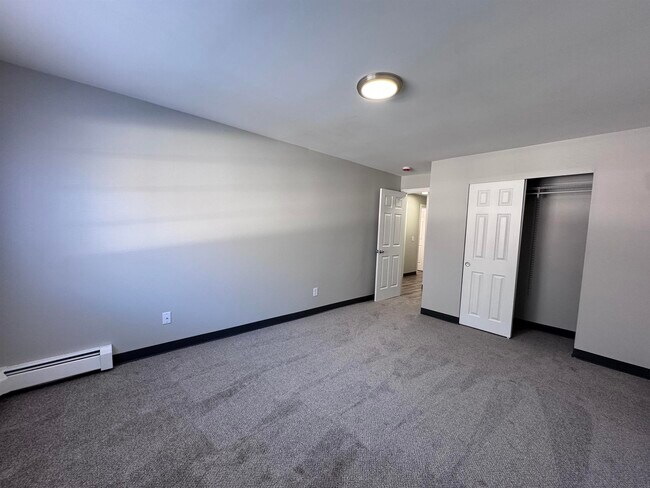 Building Photo - 379 Huse Rd
