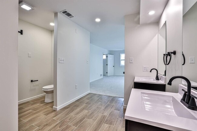 Building Photo - 252 Linden Ave