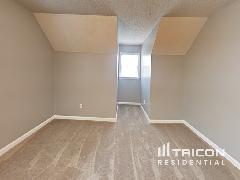 Building Photo - 579 Stratford Dr