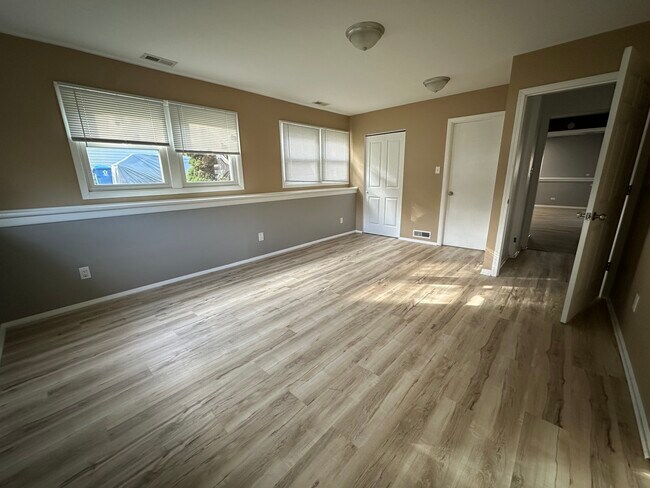 Building Photo - 2504 Brook Ln
