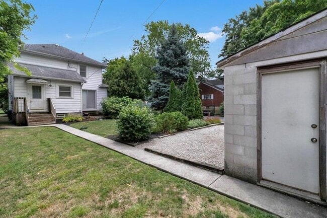 Building Photo - 109 S Westgate Ave