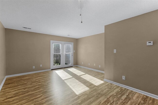 Building Photo - 715 Walker Rd