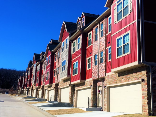 Building Photo - 2820 W Lakewood Dr