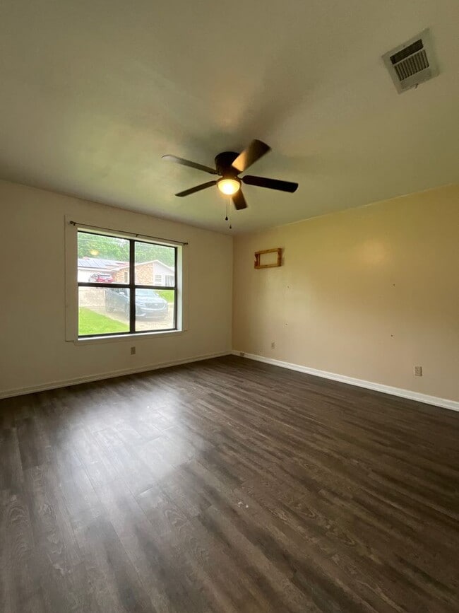 Building Photo - 106 Burnley Dr