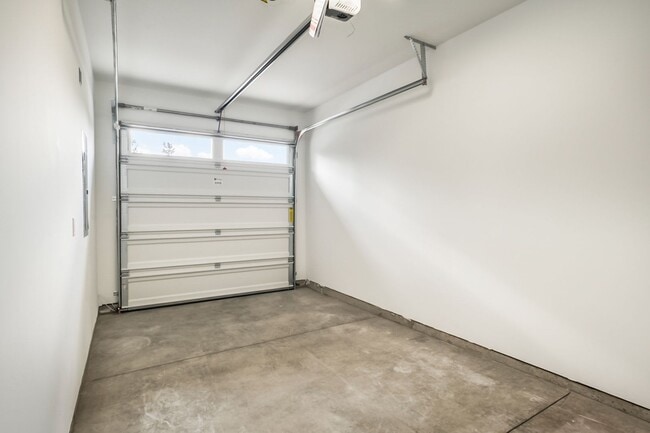 Building Photo - Brand New 3 Bed Townhome - Half Month Rent Credit!