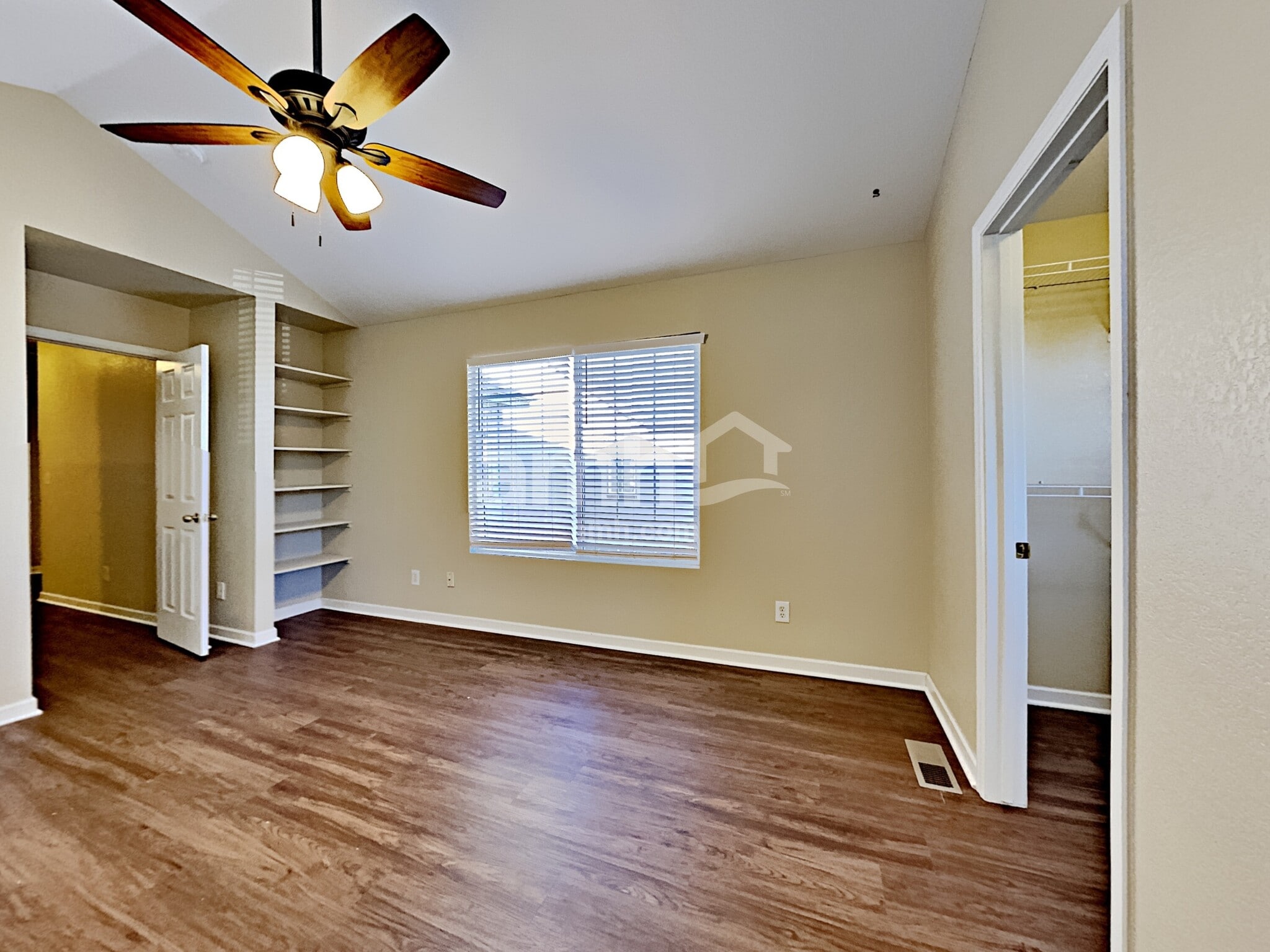 Building Photo - 1638 S Buckley Way