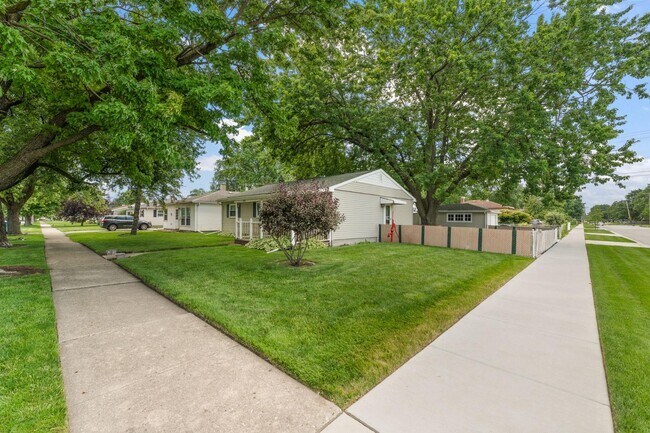 Building Photo - 3202 North Dr