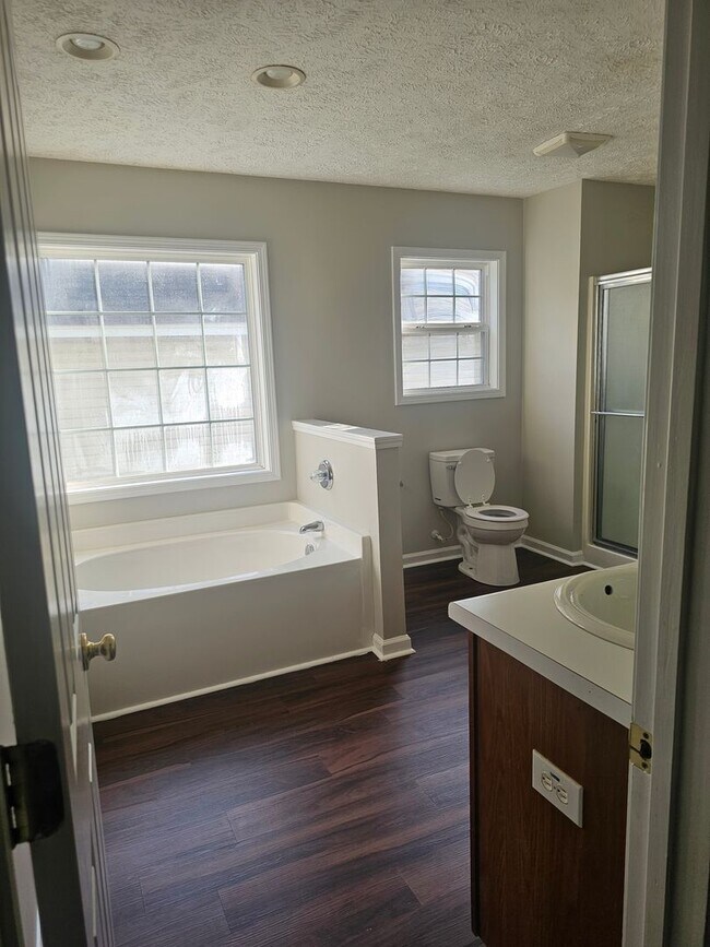 Building Photo - 44 Ginkgo Ct