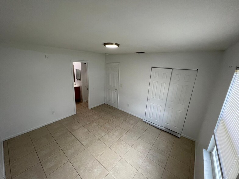 Building Photo - 5007 Eastwood Dr