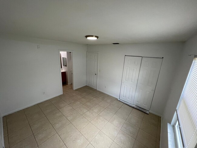 Building Photo - 5007 Eastwood Dr